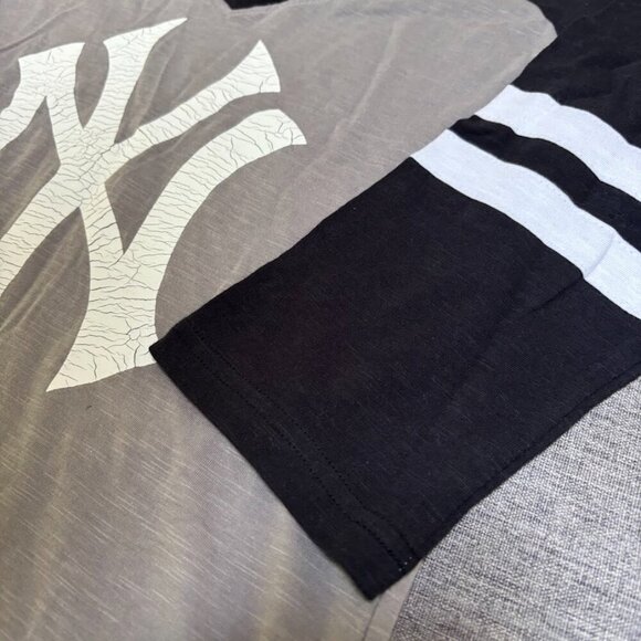 MLB Licensed New York Yankees baseball T-shirt, X Small - Picture 3 of 5